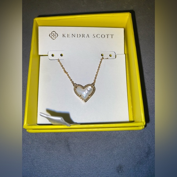 Kendra Scott Jewelry - Kendra Scott Gold Ari Heart with Mother-of-Pearl $75 NO BOX